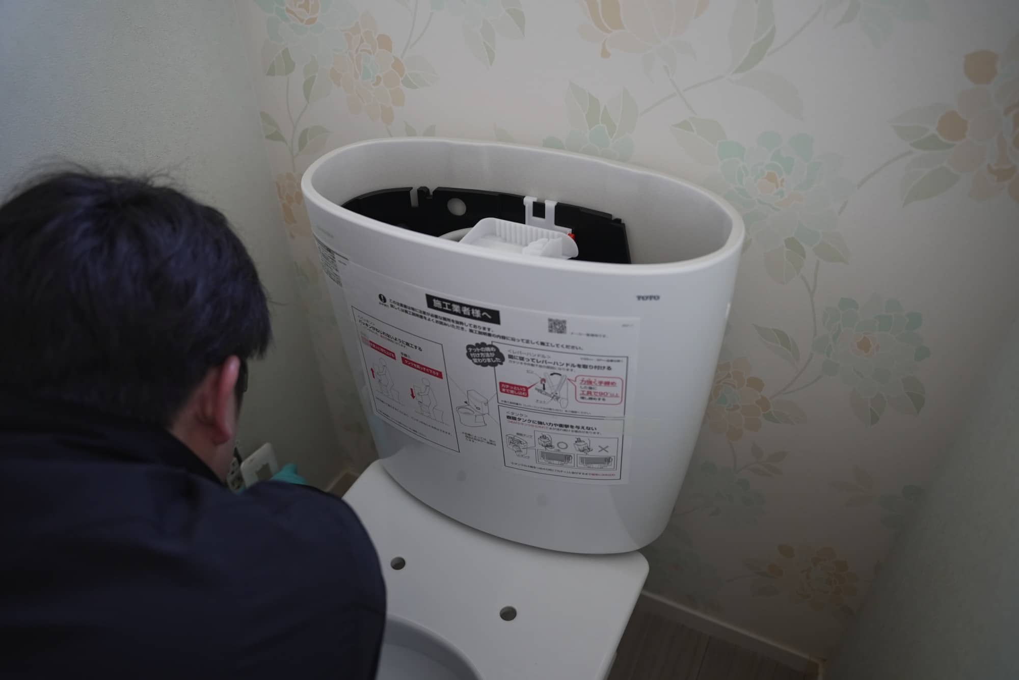 トイレの便器交換作業 | 静岡県焼津の水回り工事なら佐野住設